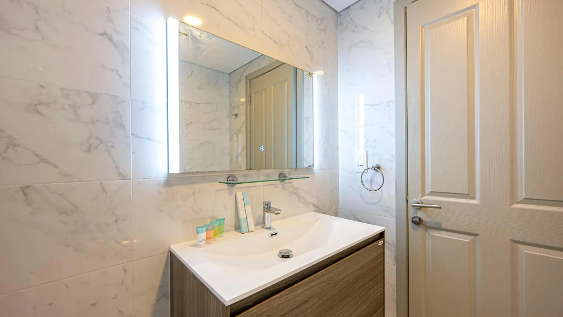Luxurious Studio Near Dubai Silicon Oasis