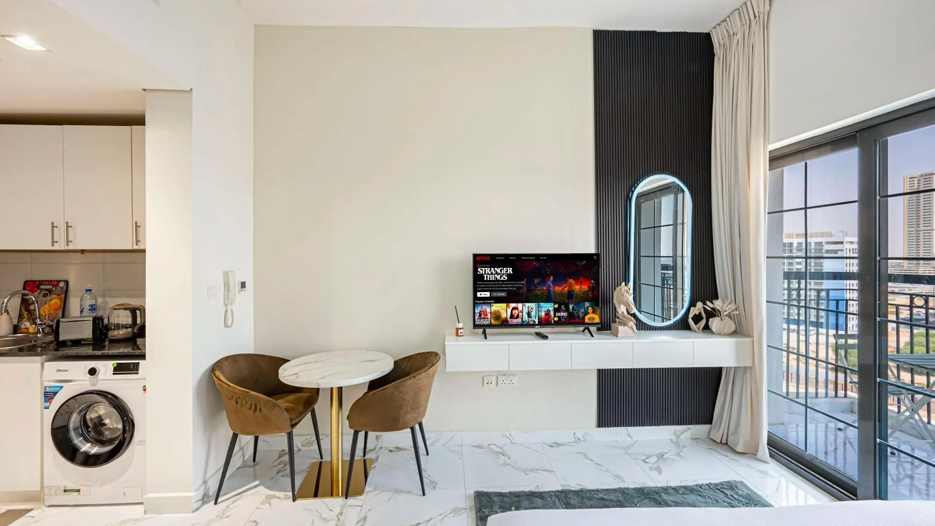 Luxurious Studio Near Dubai Silicon Oasis 0*,